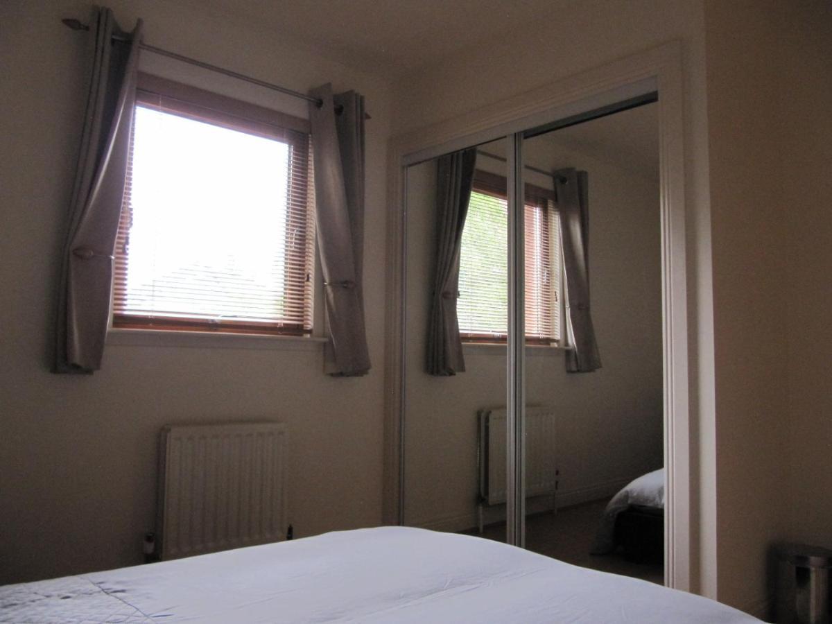 Cozy Off Road 2 Bedroom Cottage Apartment With Free Wi-Fi And Private Parking กลาสโกว์ ภายนอก รูปภาพ