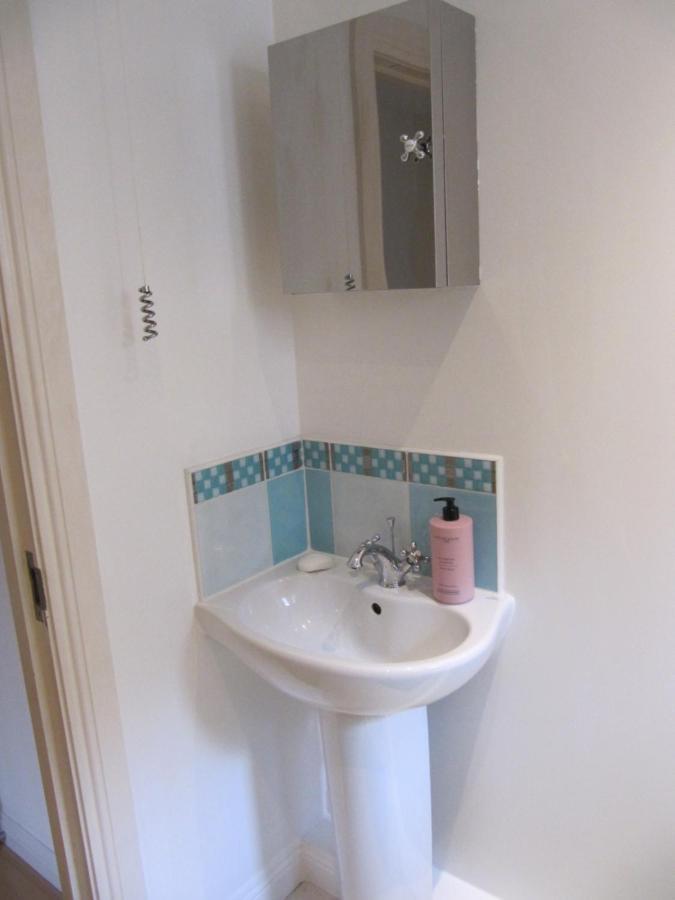Cozy Off Road 2 Bedroom Cottage Apartment With Free Wi-Fi And Private Parking กลาสโกว์ ภายนอก รูปภาพ