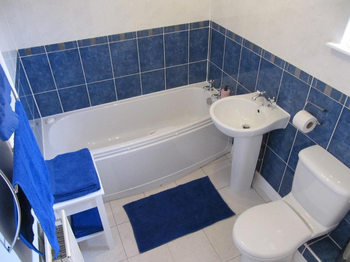 Cozy Off Road 2 Bedroom Cottage Apartment With Free Wi-Fi And Private Parking กลาสโกว์ ภายนอก รูปภาพ