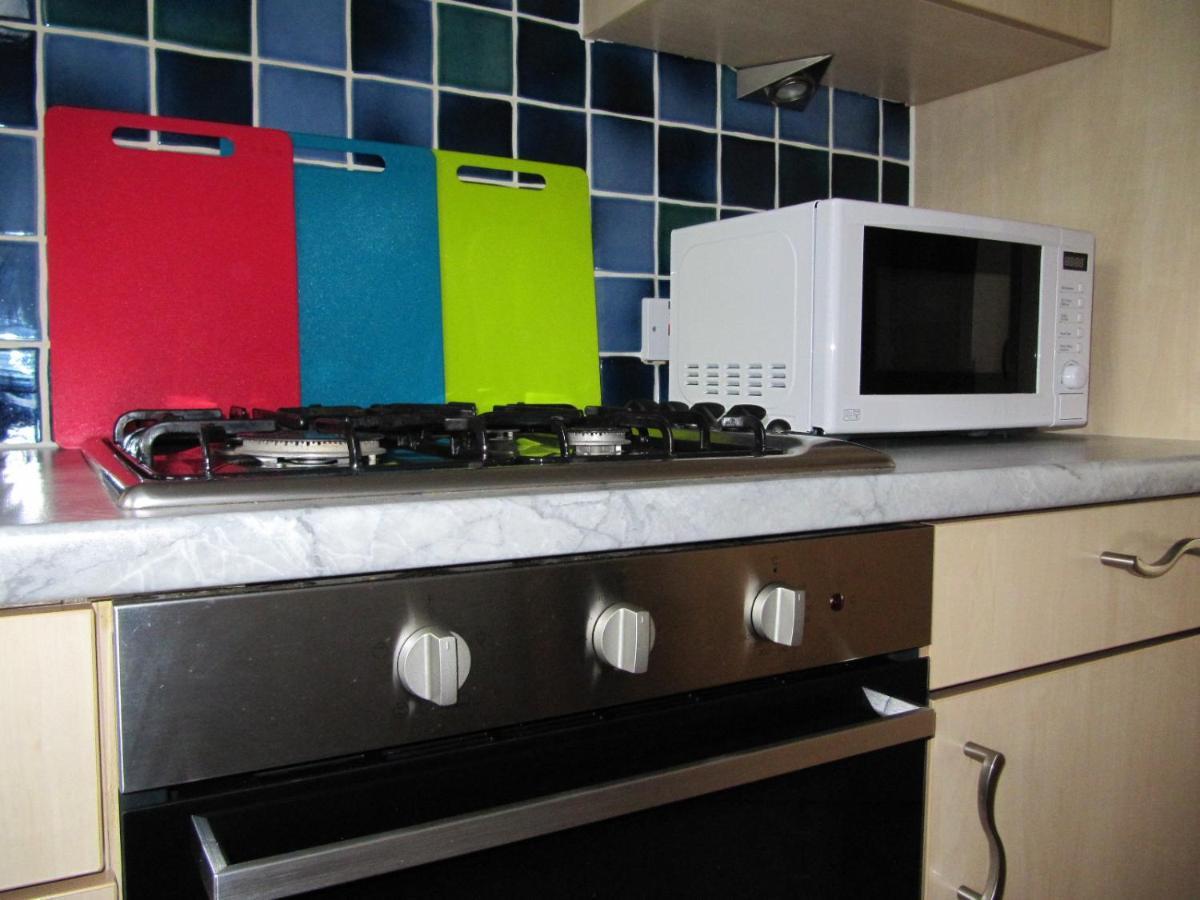 Cozy Off Road 2 Bedroom Cottage Apartment With Free Wi-Fi And Private Parking กลาสโกว์ ภายนอก รูปภาพ