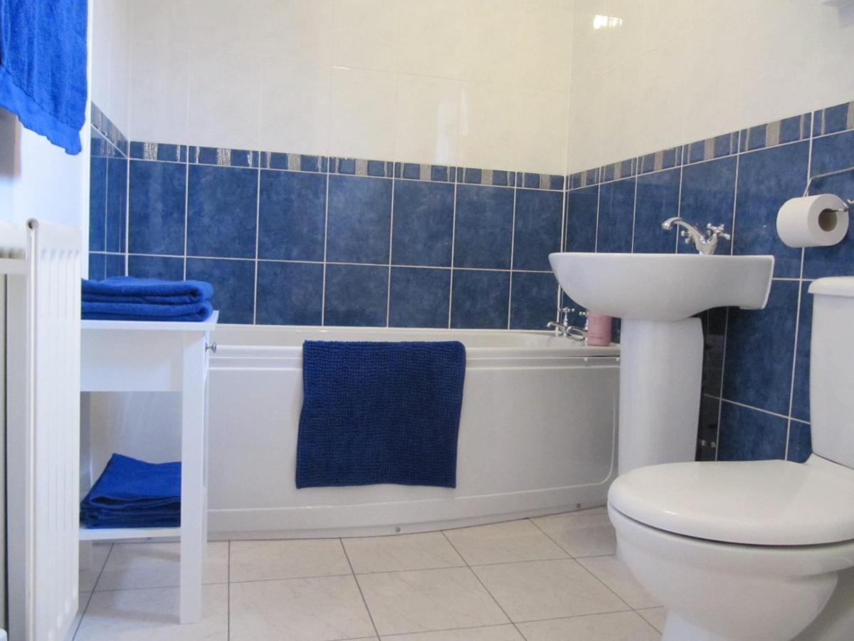 Cozy Off Road 2 Bedroom Cottage Apartment With Free Wi-Fi And Private Parking กลาสโกว์ ภายนอก รูปภาพ