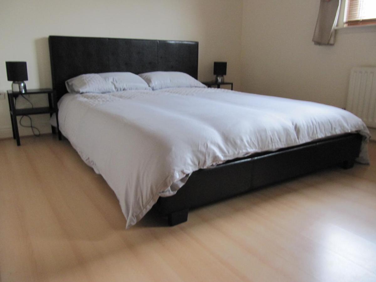 Cozy Off Road 2 Bedroom Cottage Apartment With Free Wi-Fi And Private Parking กลาสโกว์ ภายนอก รูปภาพ