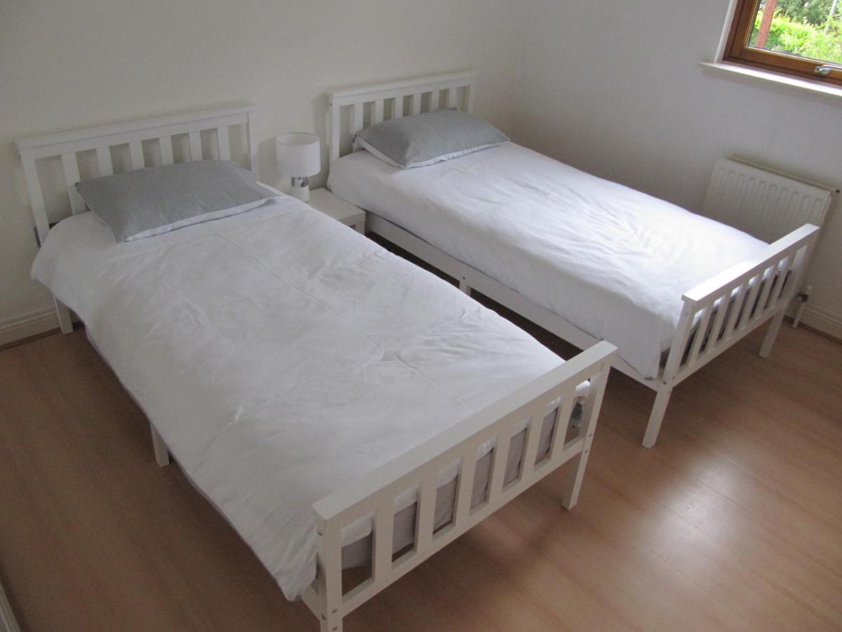Cozy Off Road 2 Bedroom Cottage Apartment With Free Wi-Fi And Private Parking กลาสโกว์ ภายนอก รูปภาพ