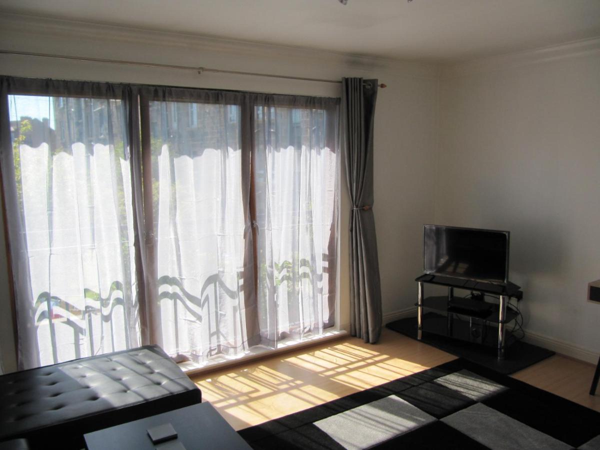 Cozy Off Road 2 Bedroom Cottage Apartment With Free Wi-Fi And Private Parking กลาสโกว์ ภายนอก รูปภาพ